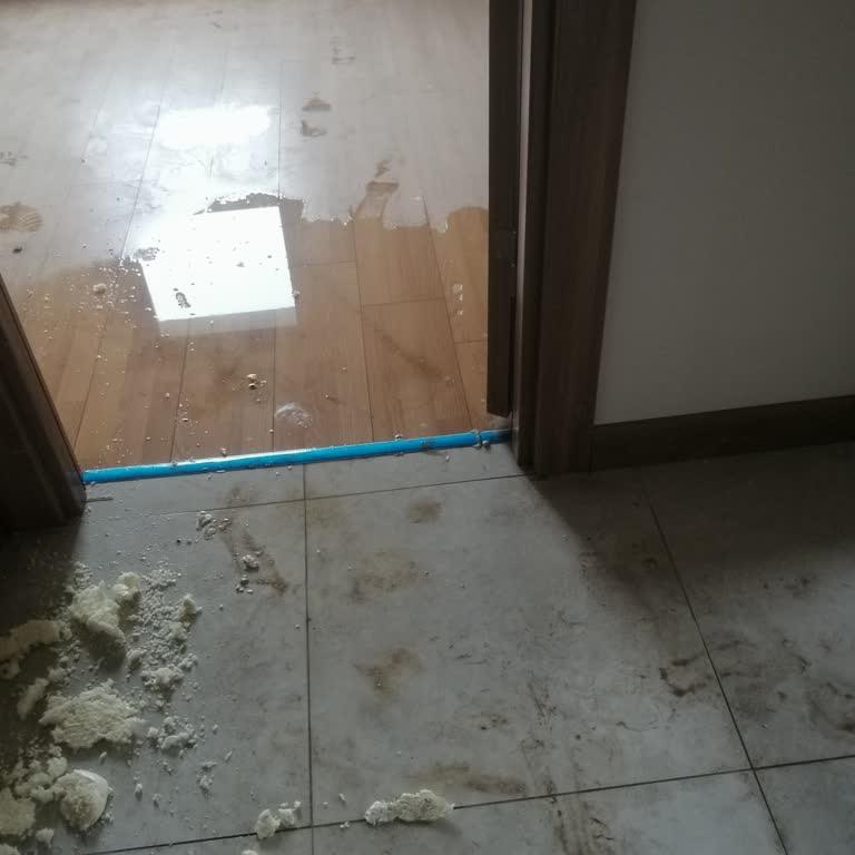 TOKİ Dairesindeki Kırık Cam, Şişmiş Parkeler Ve Çalışmayan Asansörler Hemen Düzeltilecek