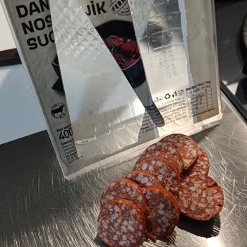 Baş Yazıcı Sucukta Aşırı Yağ Oranı Ve Düşük Et İçeriği