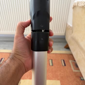 Philips Şarjlı Dikey Süpürgemin Alt Plastik Parçası Normal Kullanımda Kırıldı