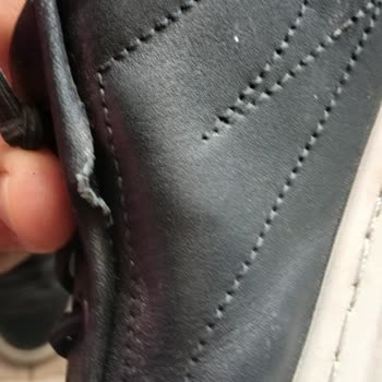 Ayakkabının Deri Bağcık Bölümünde Çatlama Ve Renk Solması, Mağaza İletişimsizliği