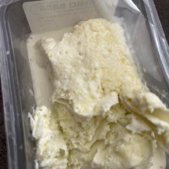 Son Kullanma Tarihi Geçmemiş Olan Kaymak Bozulmuş Ve Sağlık Endişesi