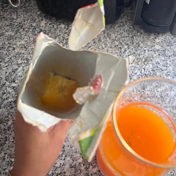A101’den Alınan Dooy Meyve Suyu İçindeki Yoğun Küf, Gıda Güvenliği İhlali
