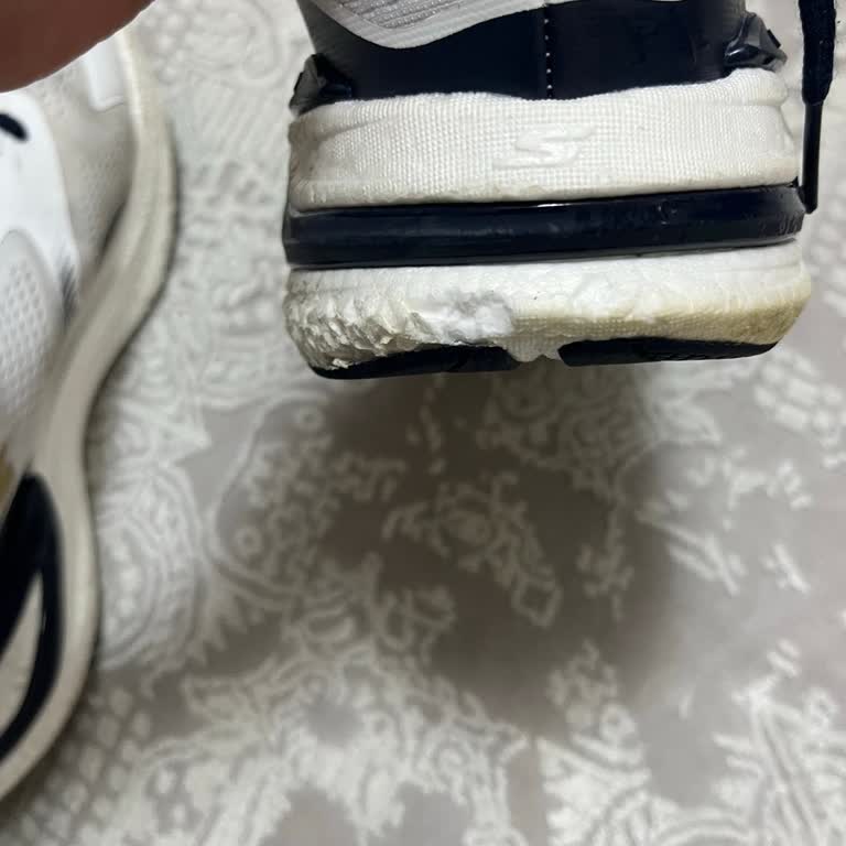 6.500 TL'lik Skechers Ayakkabısının 1 Ayda Tabanının Soyulması Ve İade Reddi