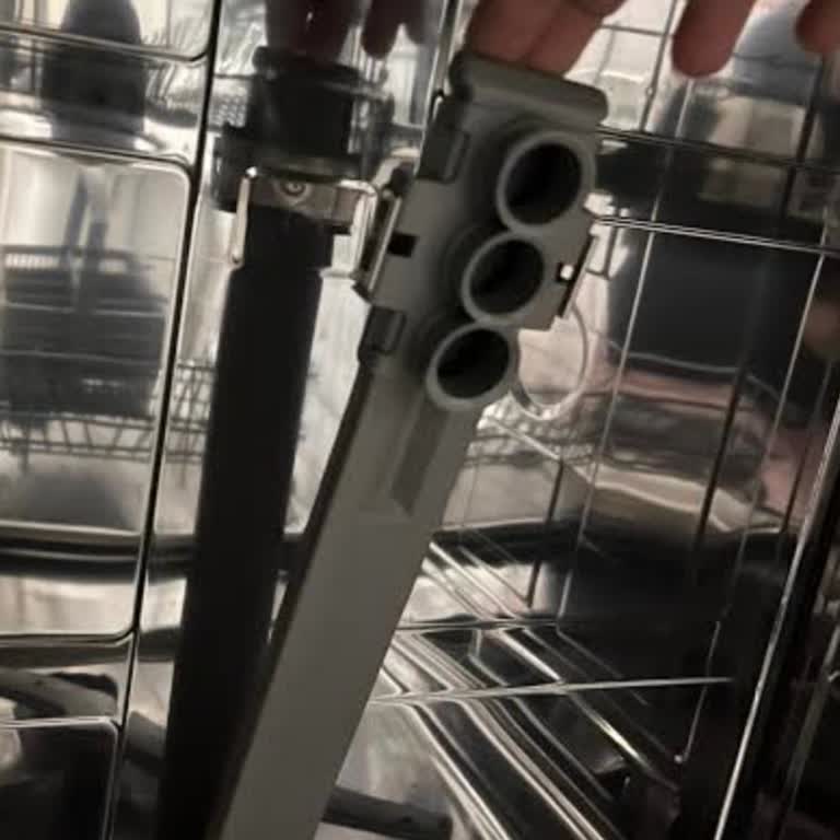 Bosch Bulaşık Makinesinde Su Püskürtme Parçası Sabit Durmuyor