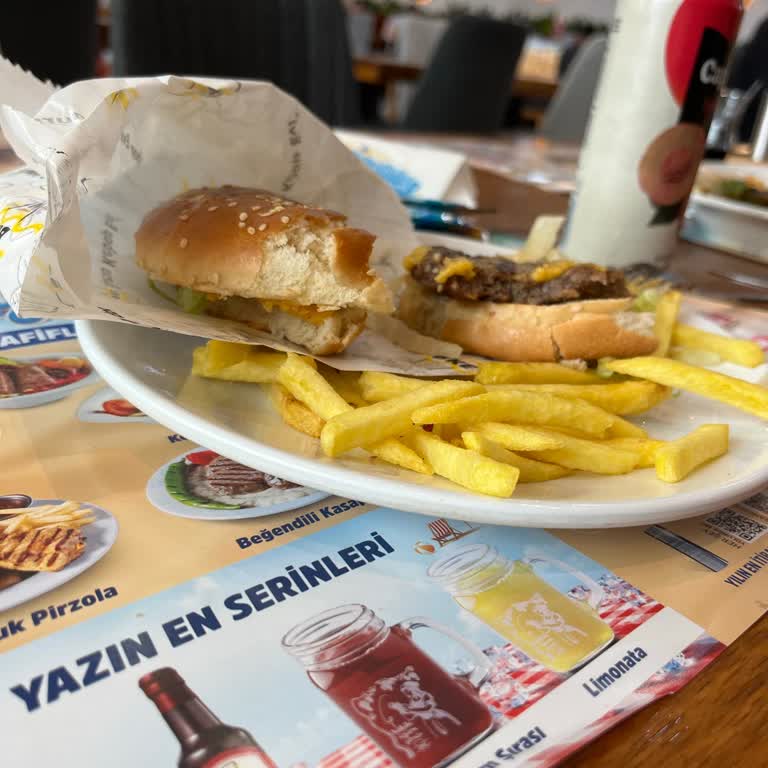 Osmaniye AVM'de Bursa Kebap Evi'nde Ücretine Uygun Olmayan Hizmet Ve Çocuk Menüsü Problemi