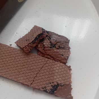 BİM Centro Kakaolu Gofretten Yanmış Parça Çıktı Ve Güvenim Sarsıldı
