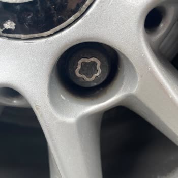 BMW 116i Bijon Kilidi Kırıldı, Ücretsiz Yenisi Talep Ediyorum