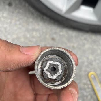 BMW 116i Bijon Kilidi Kırıldı, Ücretsiz Yenisi Talep Ediyorum