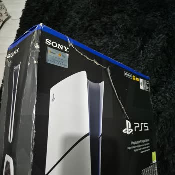 Yeni Satılan PS5 Slim'in Ambalajı Bozulmuş Ve Açılmış