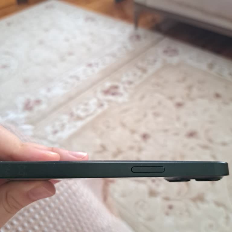 İPhone 13 Ekran Şişmesi Ve Ani Güç Kesintisi