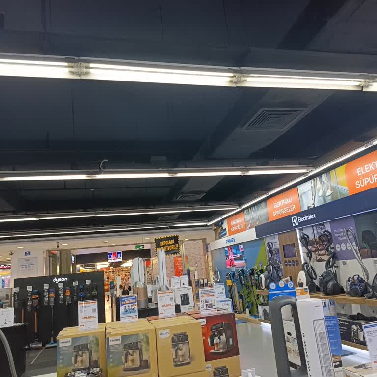 İstanbul Forum AVM Teknosa Mağazasında Aşırı Sıcaklık Ve Yetersiz Havalandırma