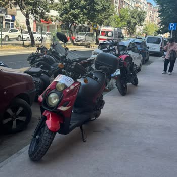 Kaldırımı Motosiklet Ve Scooter İşgali İçin Acil Denetim Ve Çözüm Talebi