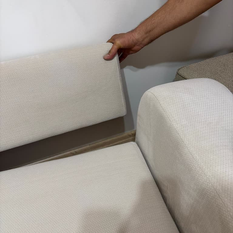 Eksik Koltuk Parçası Ve Saygısız Mağaza Tutumu