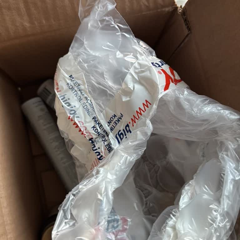 Aras Kargo Kurye Tarafından Kapıda Bırakılan Açık Paket Ve Kayıp Ürünler