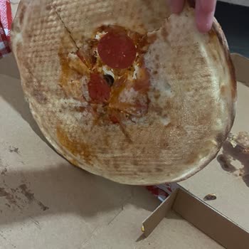 Yanmış Ve Hamursuz Pizzalar İçin Tam Ücret İadesi Talebi