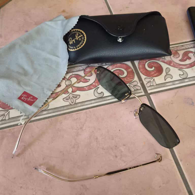 Amazon’da Üçüncü Taraf Satıcıdan Alınan Ray-Ban Gözlüğün Vida Sorunu Çözülmedi