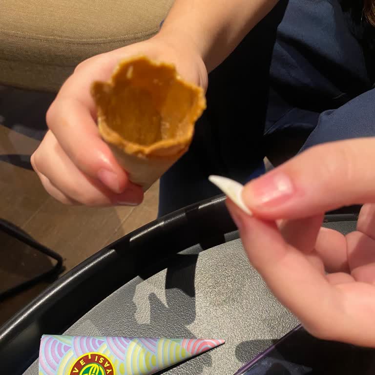 Dondurmanın İçindeki Plastik Parça Ve Umursamaz Personel Tutumu