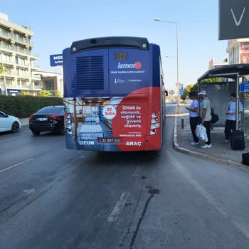 İzmirim Kart Olmadan Şoför Tarafından Otobüsten İndirildi