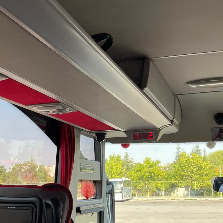 Muavin'in Çocuğa Kraker Yemeğini Yasaklaması Ve Azarlayıcı Davranışı