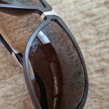 Porsche Design Gözlüğünün Cam Kaplaması Kendi Kendine Soyuldu, Mağaza Çözüm Sunmadı