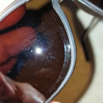 Porsche Design Gözlüğünün Cam Kaplaması Kendi Kendine Soyuldu, Mağaza Çözüm Sunmadı