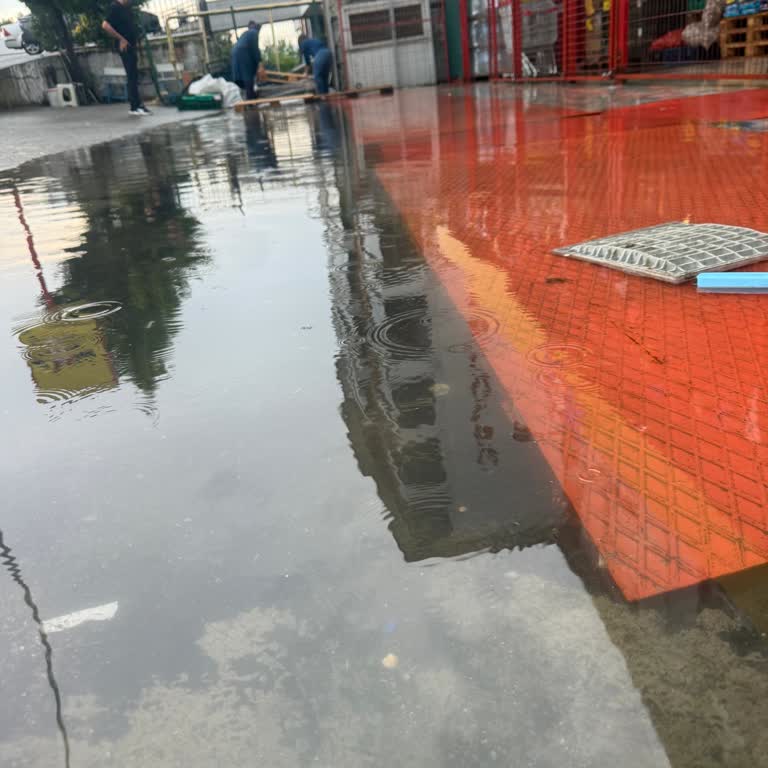 Şok Market Önündeki Sürekli Su Birikintisi Alt Kat Dükkanımı Sel Gibi Kapladı