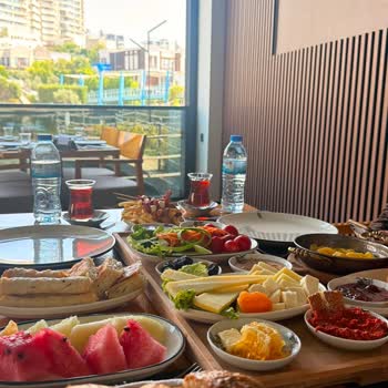 Ücretine Uygun Olmayan Düşük Kaliteli Kahvaltı Ve Çürük Portakal Suyu Şikâyeti