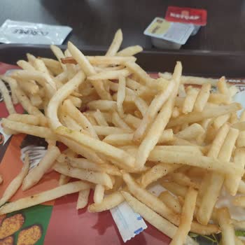 Patates Kızartmasındaki Siyah Lekeler Ve Değişim İade Reddine Karşı Personelin Umursamaz Tutumu