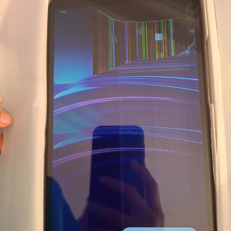 Kutu İçinde Saklanan Tabletin Ekranı Kırıldı, Garanti Talebi