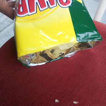 Samba Cips İçinden Çıkan Tırnak