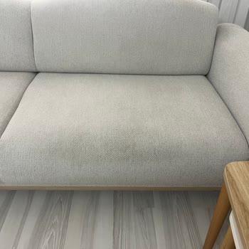 Bellona Koltuğunda Nemli Bezle Silme İzleri Oluşması