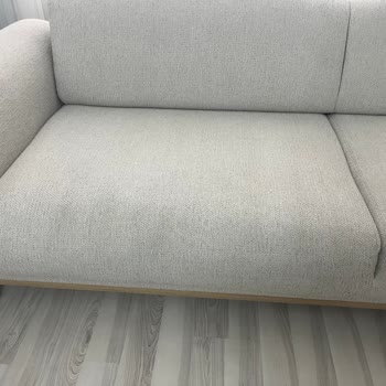 Bellona Koltuğunda Nemli Bezle Silme İzleri Oluşması