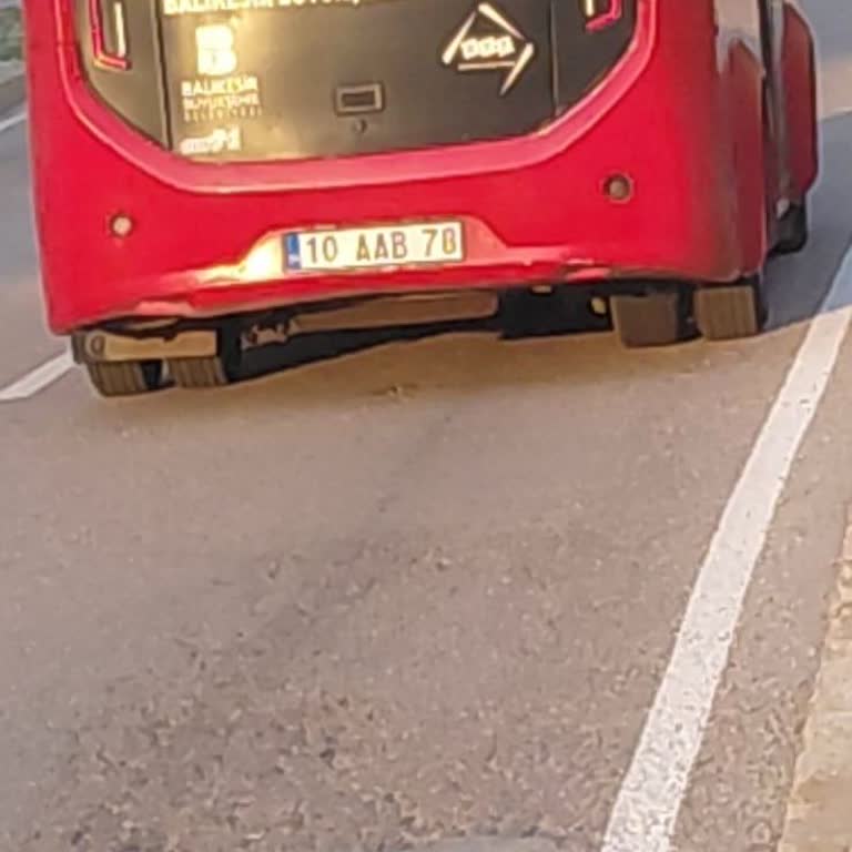 Şoförün Dikkatsiz Sollaması Kız Kardeşimin Belini Çarptı