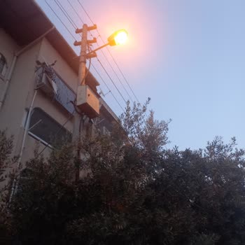Toroslar Elektrik Dağıtım Deniz Apartmanı Önündeki Sokak Lambasının Sürekli Çalışmaması