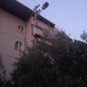 Toroslar Elektrik Dağıtım Deniz Apartmanı Önündeki Sokak Lambasının Sürekli Çalışmaması