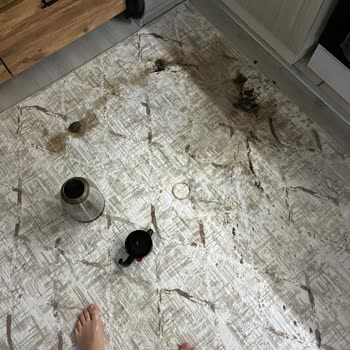 Penguen Home Termos Elimden Fırlayarak Yere Düştü