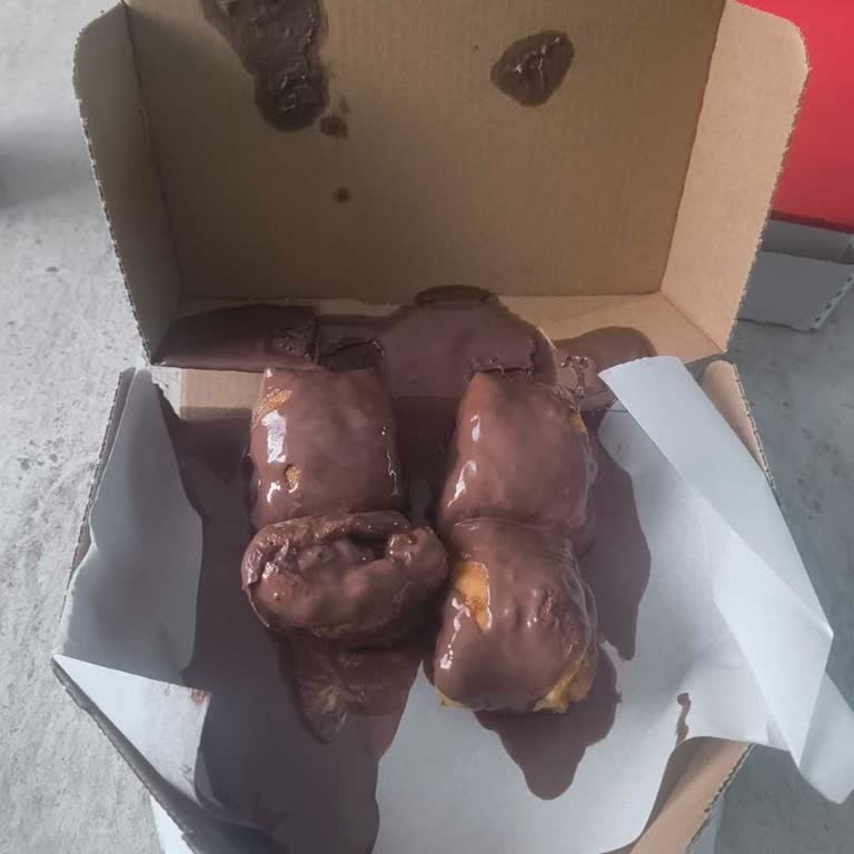 Domino’s Siparişinde Roller Ve Tatlıda Özensiz Ve Hijyenik Olmayan Paketleme