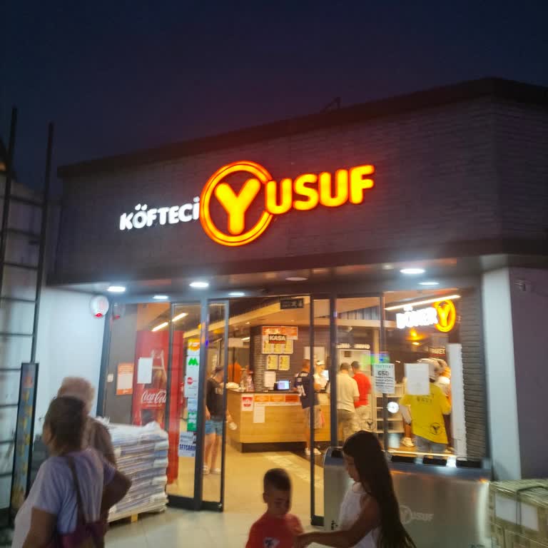 Siparişimiz Bir Saat Bekledi, Personel Umursamaz Ve Açıklama Yok