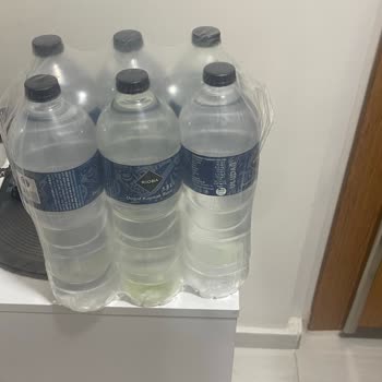 Metro Grossmarket Alınan Rioba Su Şişelerinde Yosunlaşma Ve Sağlık Endişesi