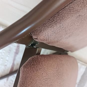 Kısa Sürede Kırılan Sandalyeler Ve Kayıt Görünmeme Sorunu