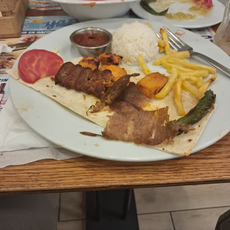 Bursa Kebap Evi'nde Soğuk Ve Lezzetsiz Kebap, Küçük Porsiyon Ve Yetersiz Servis