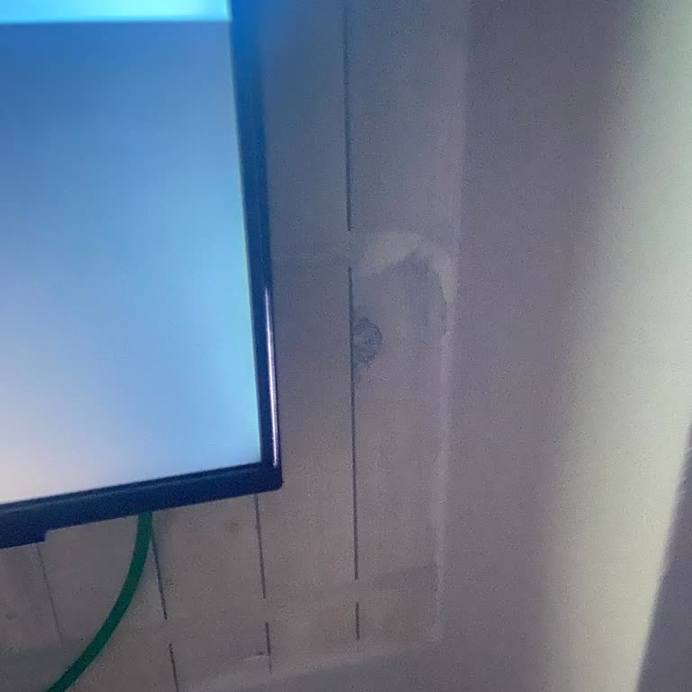 Ayrılan TV Çerçevesi Ve Cevapsız Servis