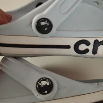 Kısa Sürede Çatlayan Crocs Terliği Ve Mağazanın Çözüm Sunmayan Tutumu