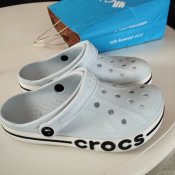 Kısa Sürede Çatlayan Crocs Terliği Ve Mağazanın Çözüm Sunmayan Tutumu