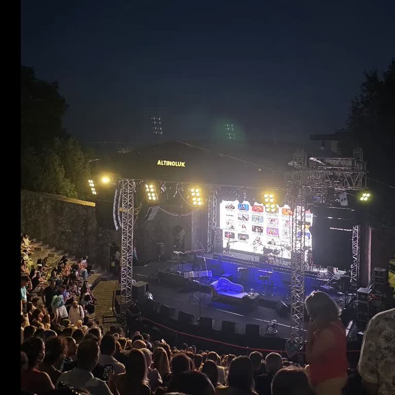 Altınoluk Amfi Tiyatro’da Yerime Başkasının Oturması Ve Görevlinin Çözüm Sunamaması