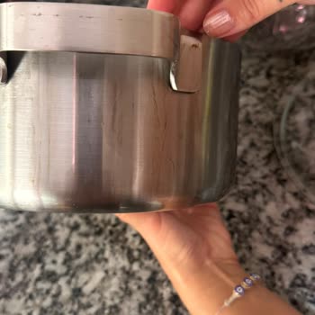 Karaca İlk Kullanımda Tencerede Su Lekeleri ve Yanık İzleri Oluştu