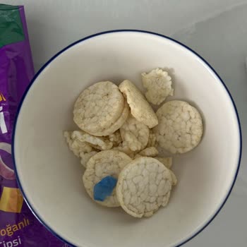 Patlak Cips İçinde Mavi Plastik Yabancı Madde Ve Sağlık Endişesi