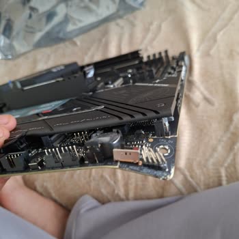 Hepsiburada'dan Açılmış Ve Müdahale Edilmiş Asus Anakartı İçin Yeni Ürün Talebi