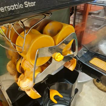 Migros Fethiye Şubesindeki Portakal Suyu Makinesinde Hijyen İhlali