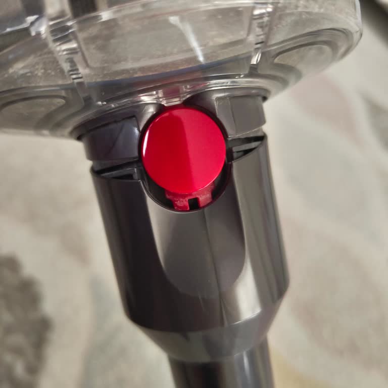 Dyson V12 Detect Slim’da Gevşek Parça İçin Garanti Talebi